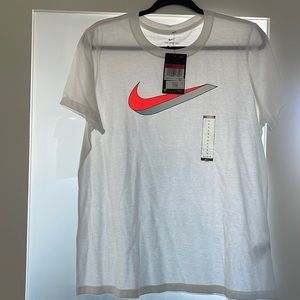 New Nike Womens Tee